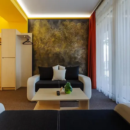 Mayer Superior Aparthotel 3*