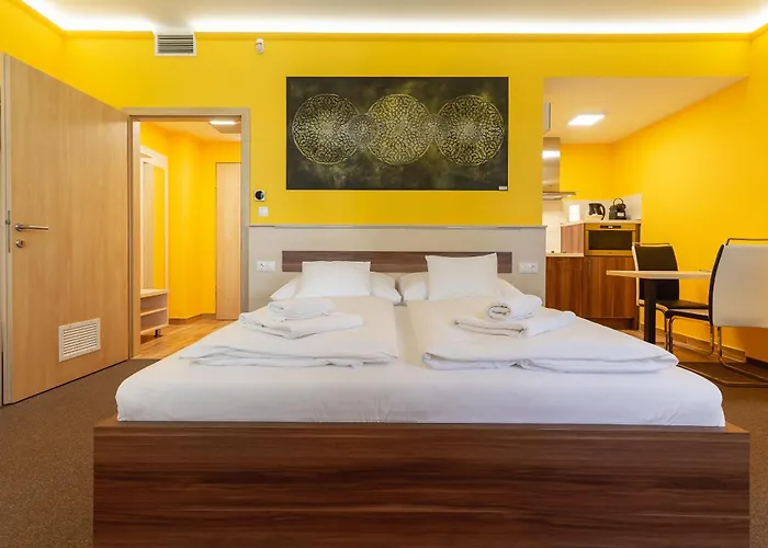 Mayer Superior מלון דירות 3*