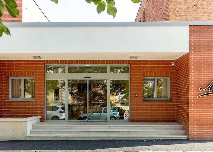 Mayer Superior 3* Veszprém