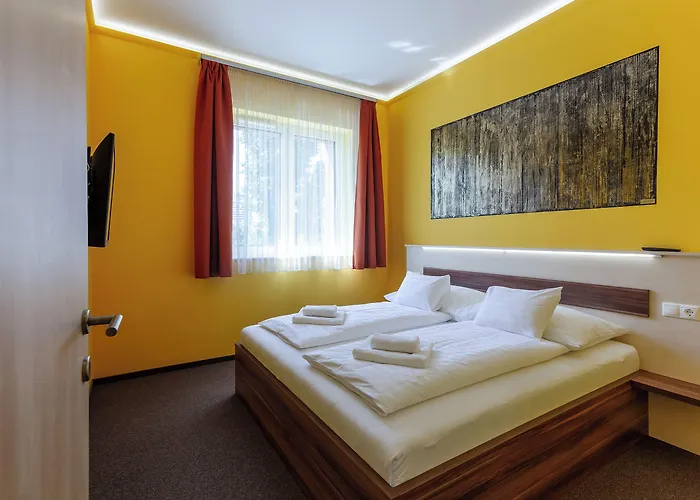 Mayer Superior מלון דירות 4*